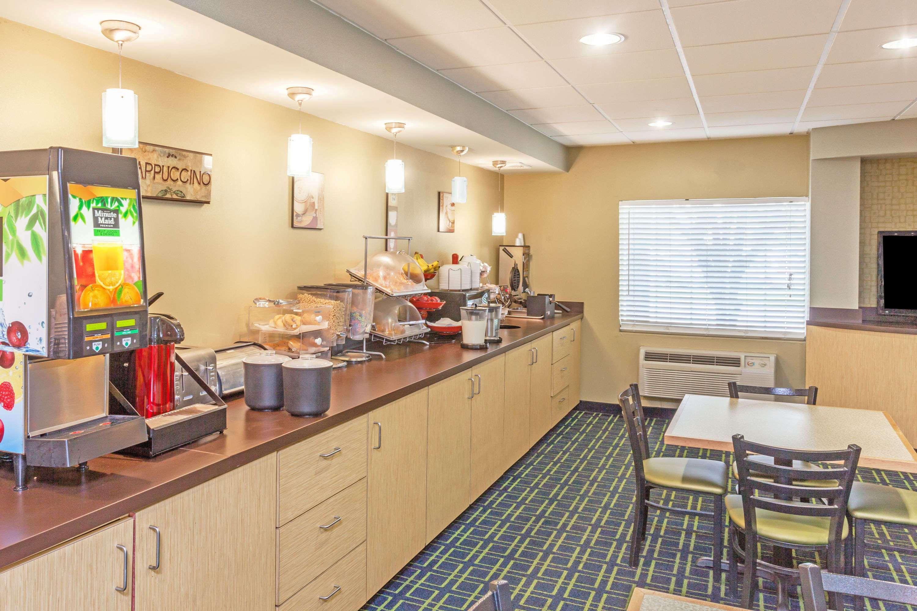Comfort Inn & Suites Louisville Airport Fair & Expo Ngoại thất bức ảnh